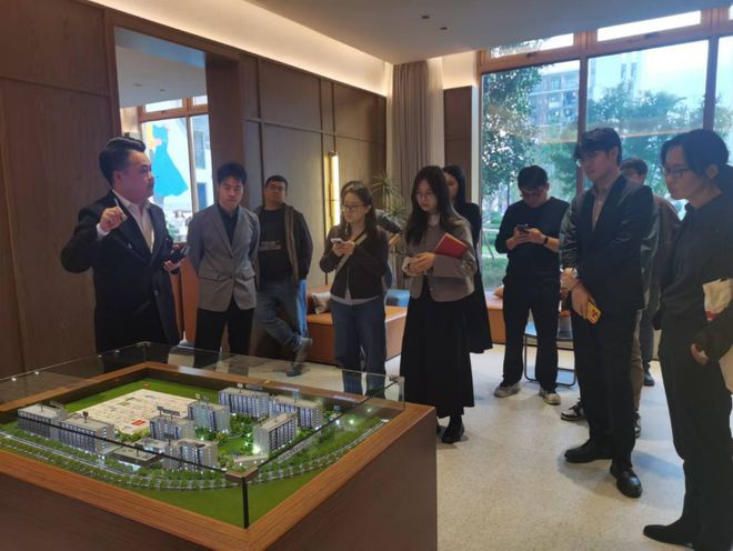 走进交流丨中指研究院上海分院2024年住房租赁项目考察交流活动(图7)